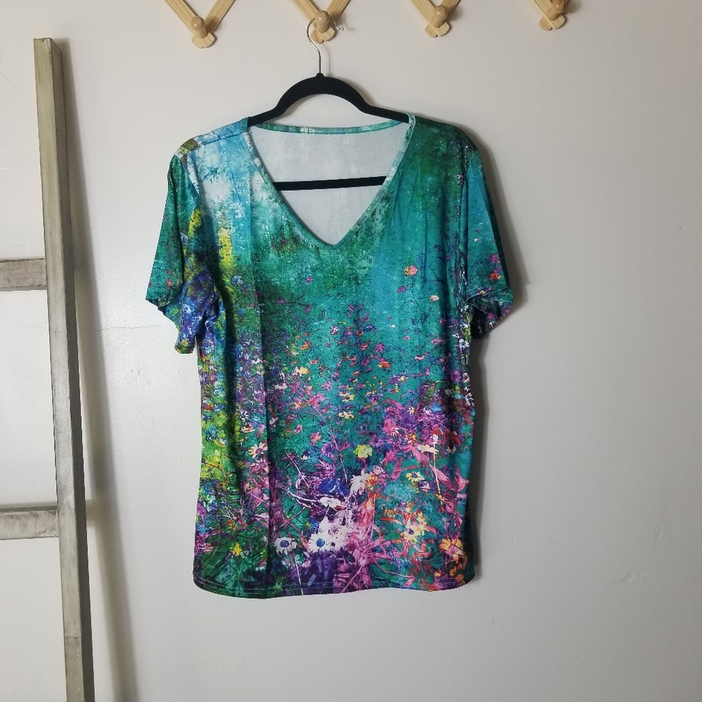 NWOT COLORFUL V-NECK BLOUSE SIZE 2X (RUNS SMALL)